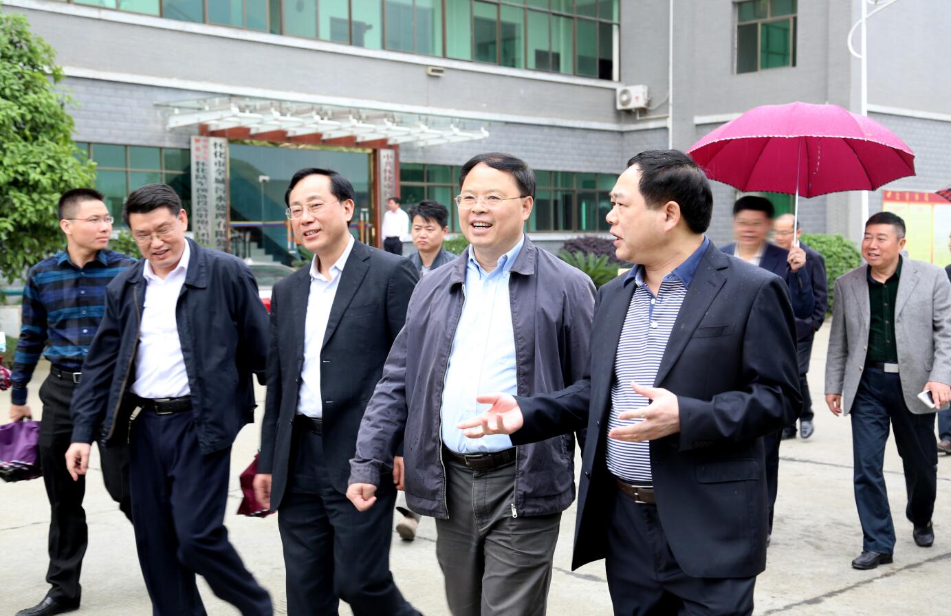1584690899420428.jpg 2015年4月,省委常委副省长张剑飞莅临公司视察.JPG
